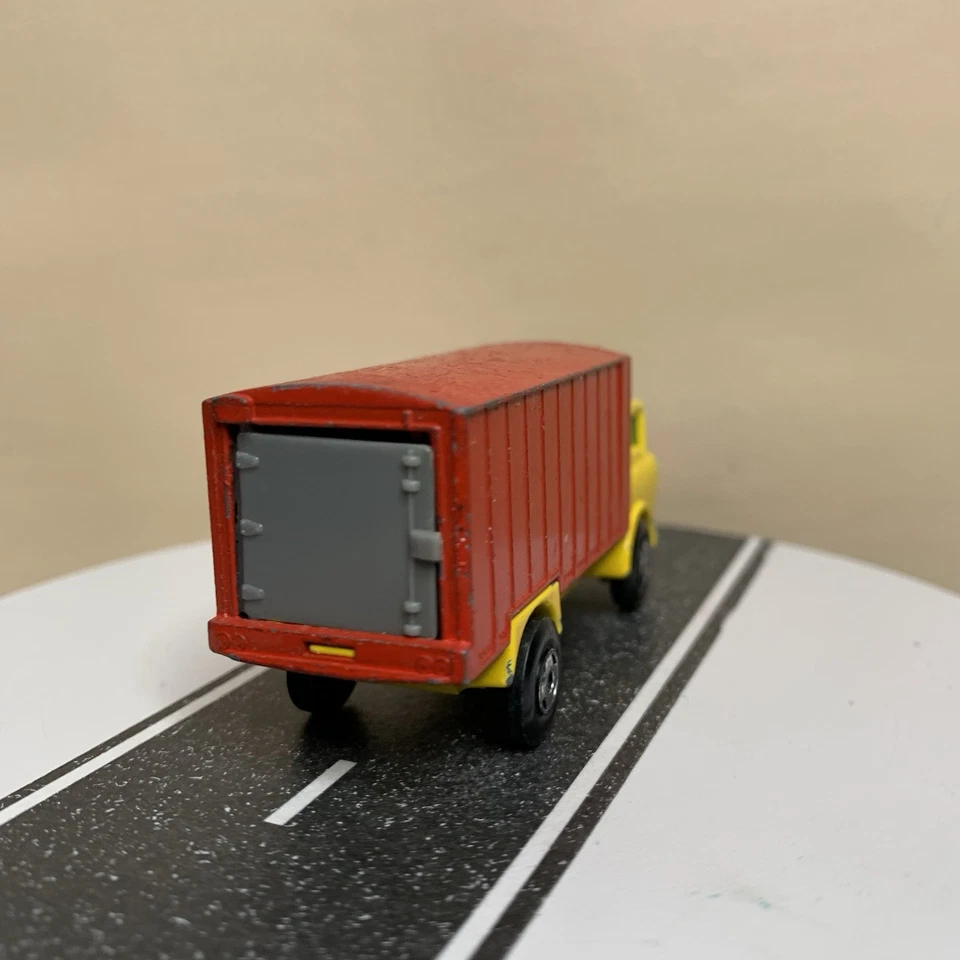 1970 Matchbox Lesney Superfast #44 GMC Refrigerator Truck Red Box/Yellow Cab - Image 3 of 4