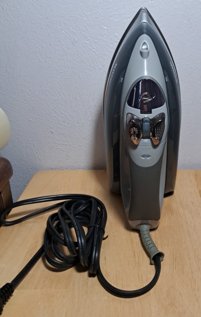 M800 Clothing Iron Steamer Working