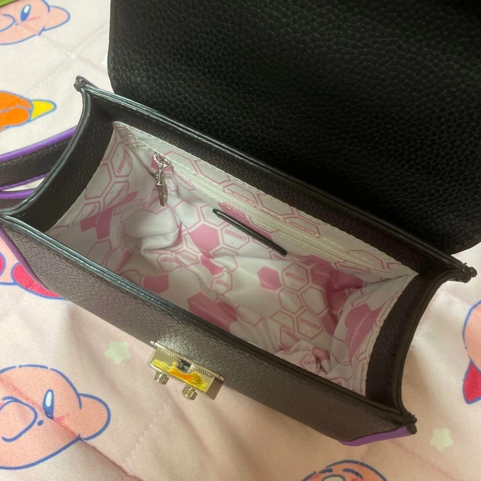 Como Nuevo Bolso de Hombro Evangelion × Samantha Thavasa Colaboración Bolso de Hombro Negro Foto 2 de 4