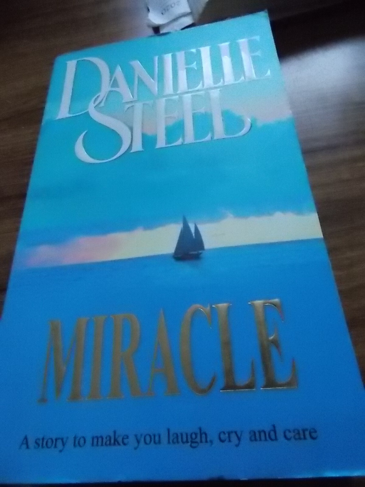 DANIELLE STEELE - MIRACLE  -   PAPERBACK BOOK   acceptable condition