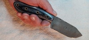 8.5" Damascus Steel fixed blade knife with a Wood handle and Leather Sheath.