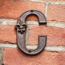 Stilvoller Buchstabe "C" für Hauswand, Hausnummer | Eisen, Braun | H12,0xB8,0cm
