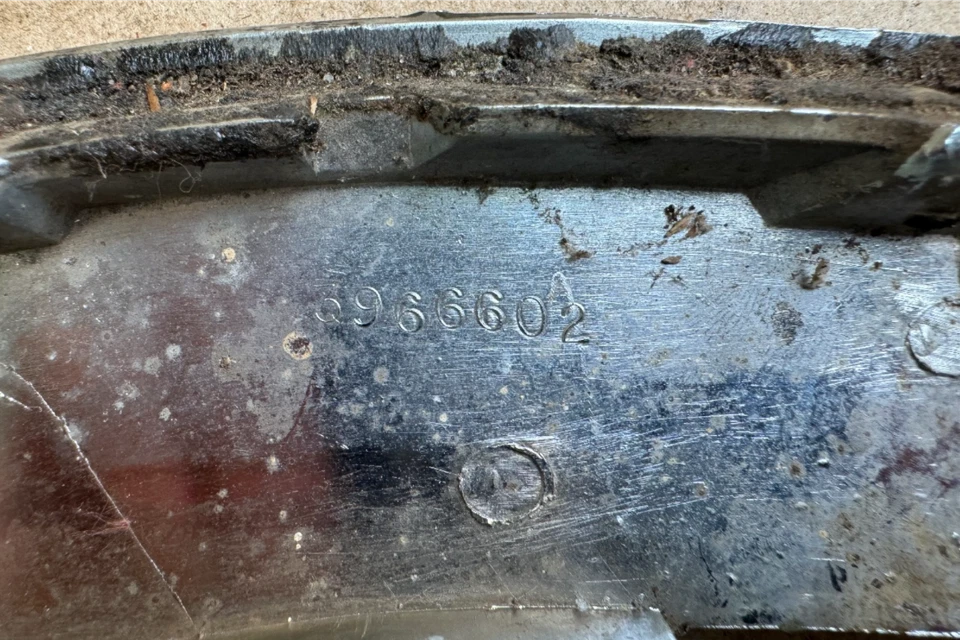 Chevy Corvette C3 1969-1976 esquina superior derecha parabrisas cromo 3966602 Foto 3 de 3