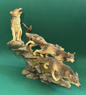 Mystic Hunters 2007 The Bradford Exchange Wolf Pack Figures Rocks w Tree Howling