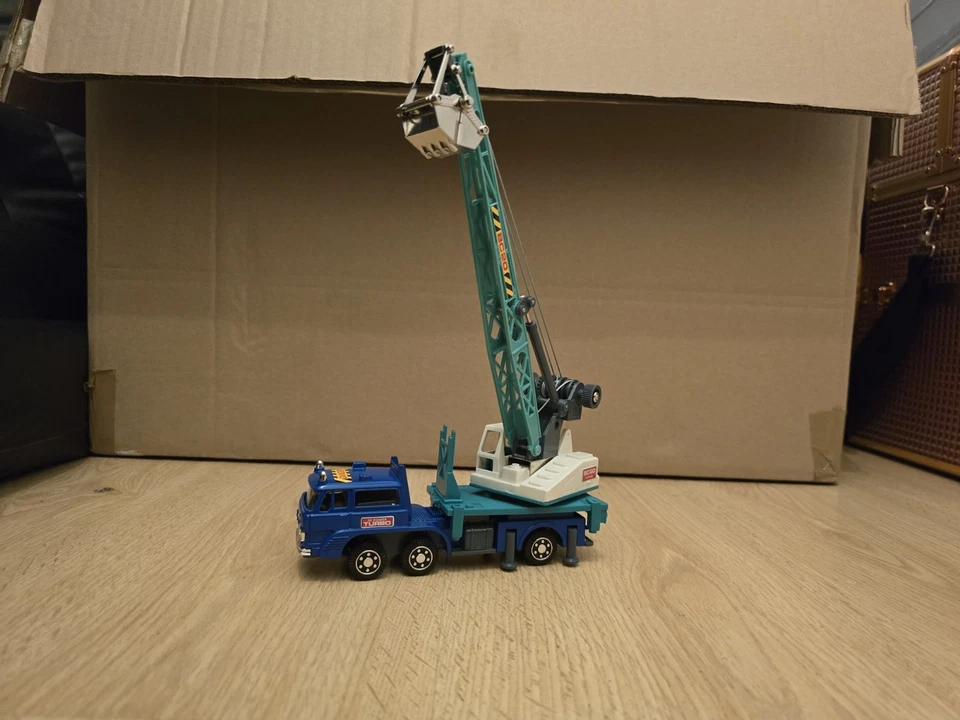 DIAPET K-10 MITSUBISHI FUSO POWER BUCKET TRUCK, 1/35 SCALE MODEL OF  CRANE - Bild 2 von 3