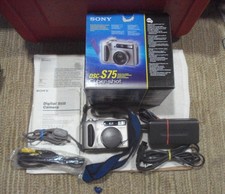 Sony Cyber-shot DSC-S75 3.3MP Digital Camera w/ Box  Accessories