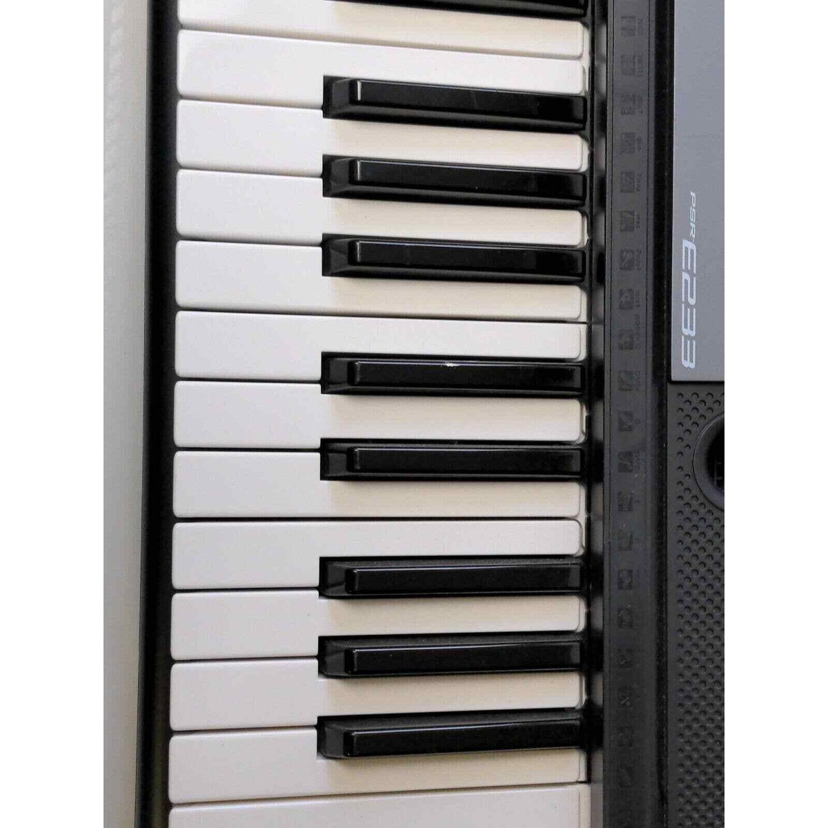 Yamaha PSR-E223 Electric Keyboard 61 Keys Built in Speakers