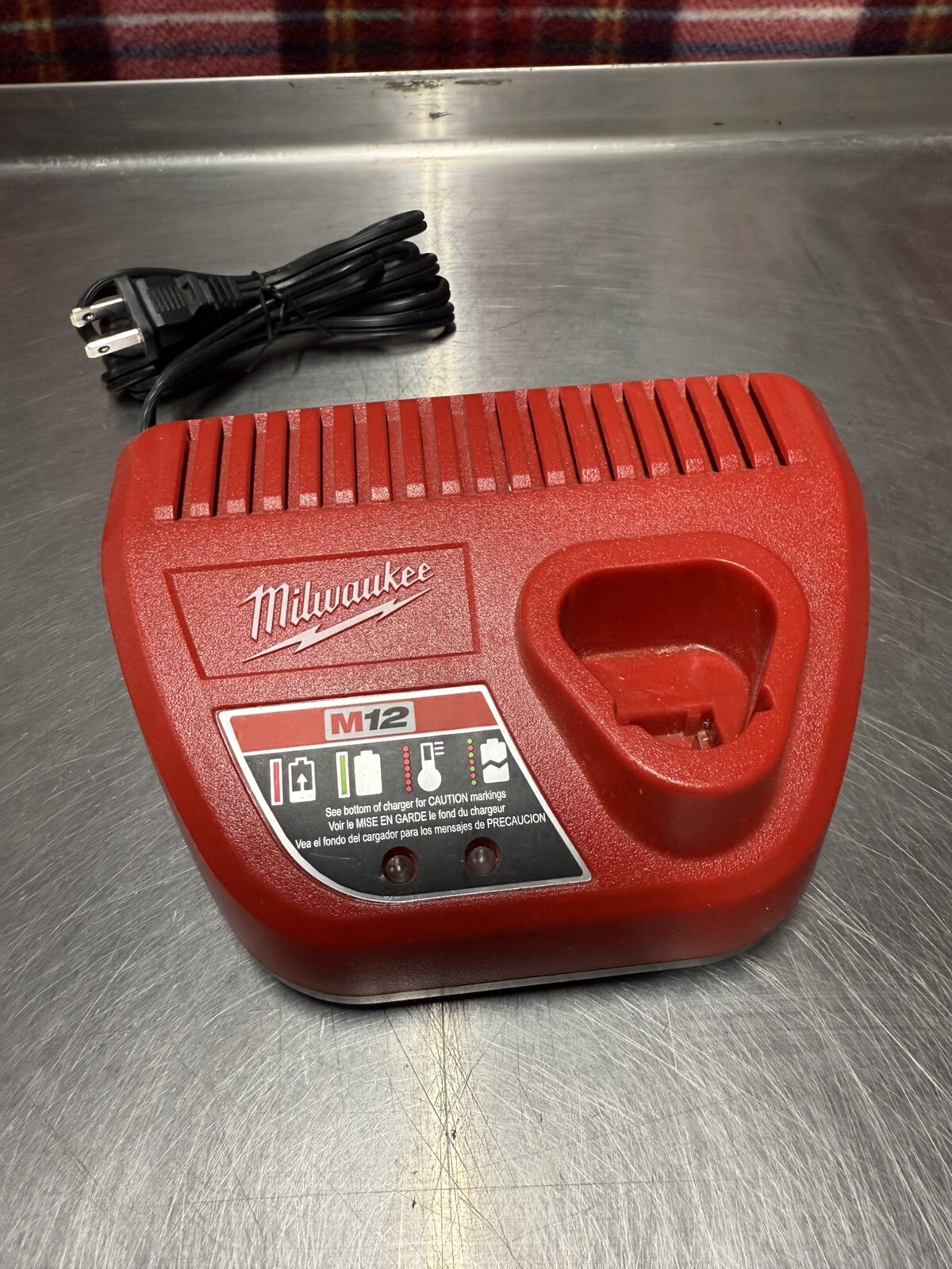 Genuine Milwaukee 48-59-2401 M12 12V Lithium Ion Battery Charger 12 Volt Mint