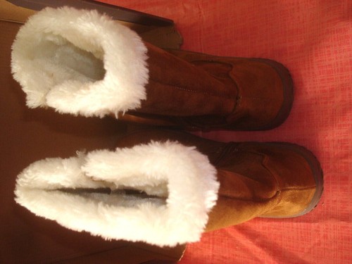 Ladies Embroidered Cozy Boot Chestnut /Floral Size 7 Roebuck & Co - Picture 4 of 4