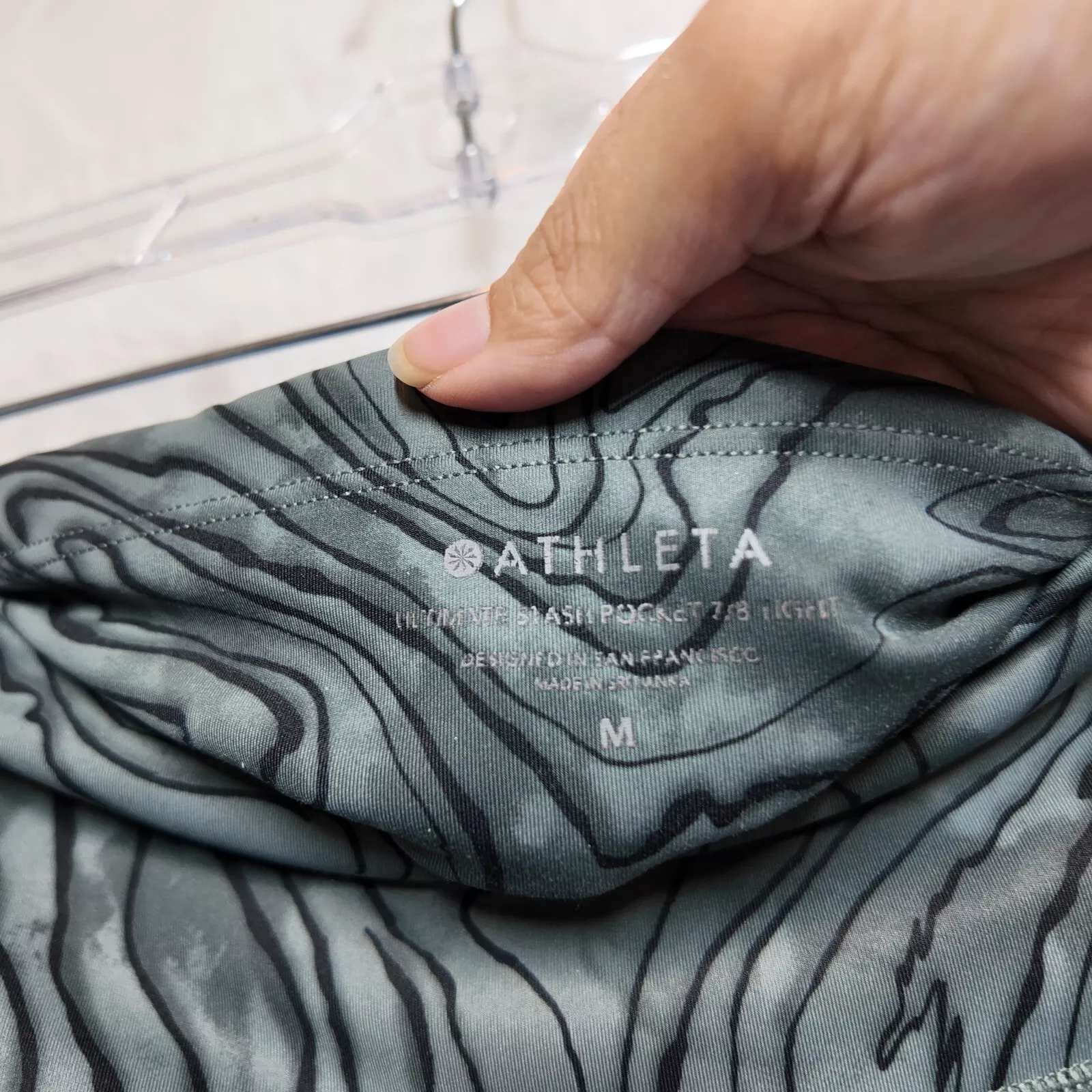 athleta ultimate stash pocket 7/8 marble print activewear leggings