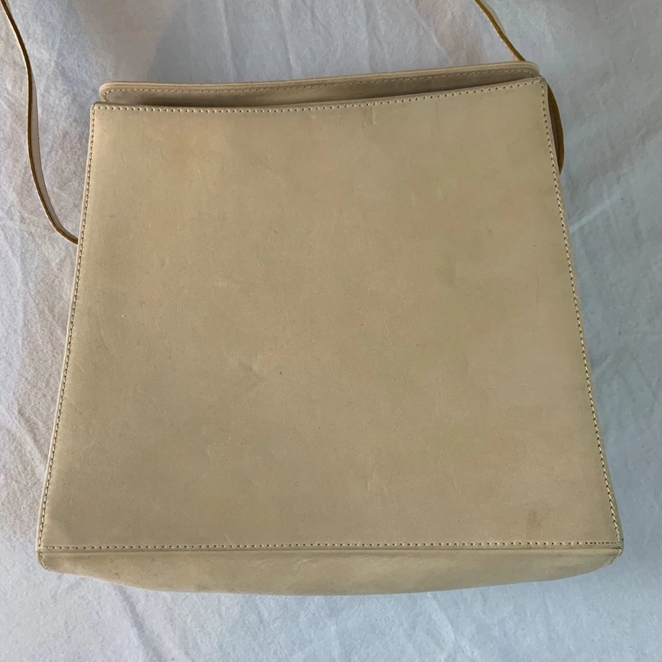 Vintage Salvatore Ferragamo Leather Shoulder Bag BW-215185 Made in Italy Tan - Image 2 of 4