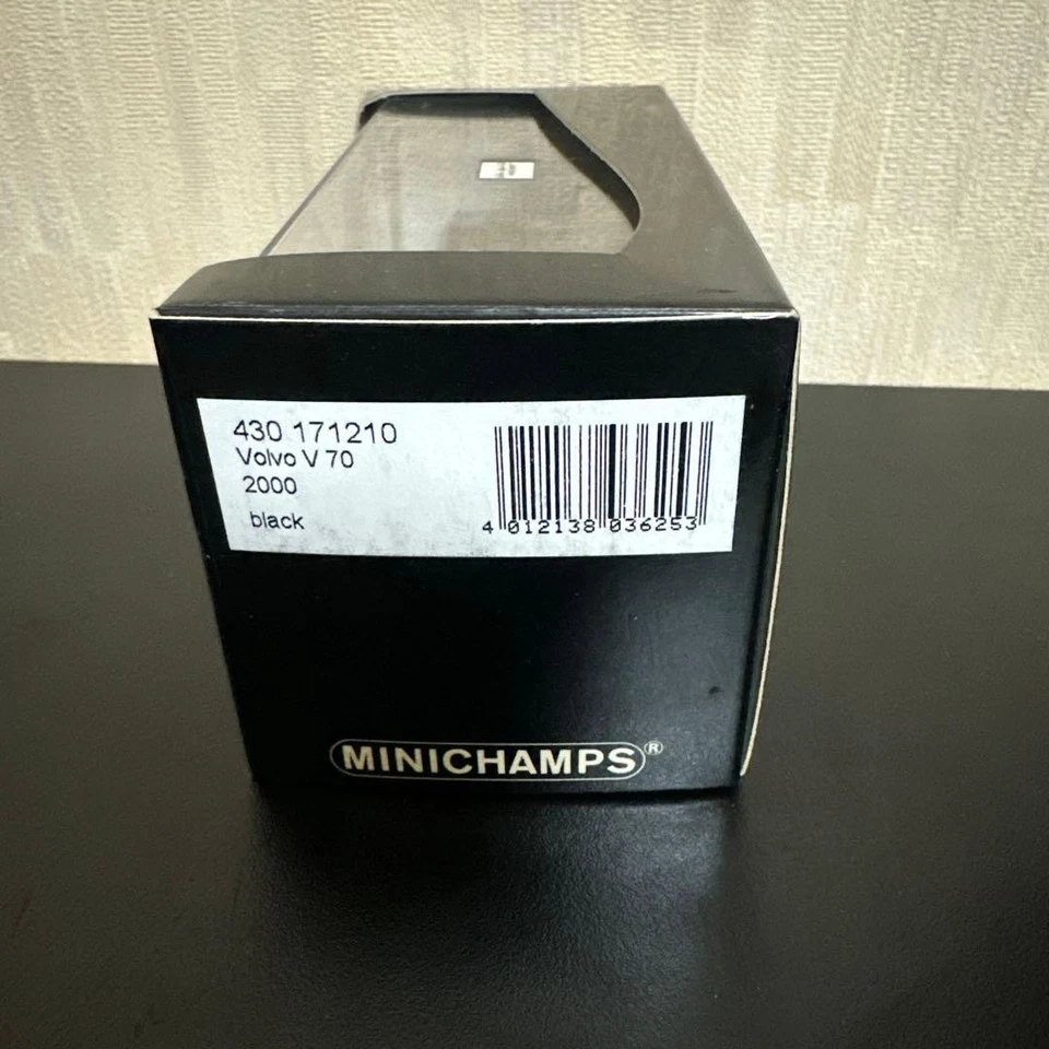 Modellino auto Minichamps Volvo V70 2000 nero scala 1/43 - Immagine 2 di 4