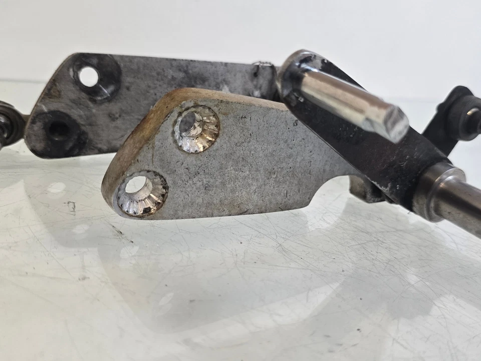 Yamaha RD400C 1976 juegos traseros estriberas controles palanca de cambios freno pedal palancas Foto 3 de 4