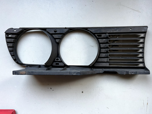 BMW E30 1982-1994 Scheinwerferblende Ziergitter Verkleidung rechts vorne Grill