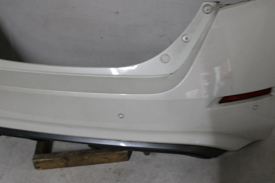 2018-2024 NISSAN LEAF Rear Bumper Assembly White — 第 4/4 张图片