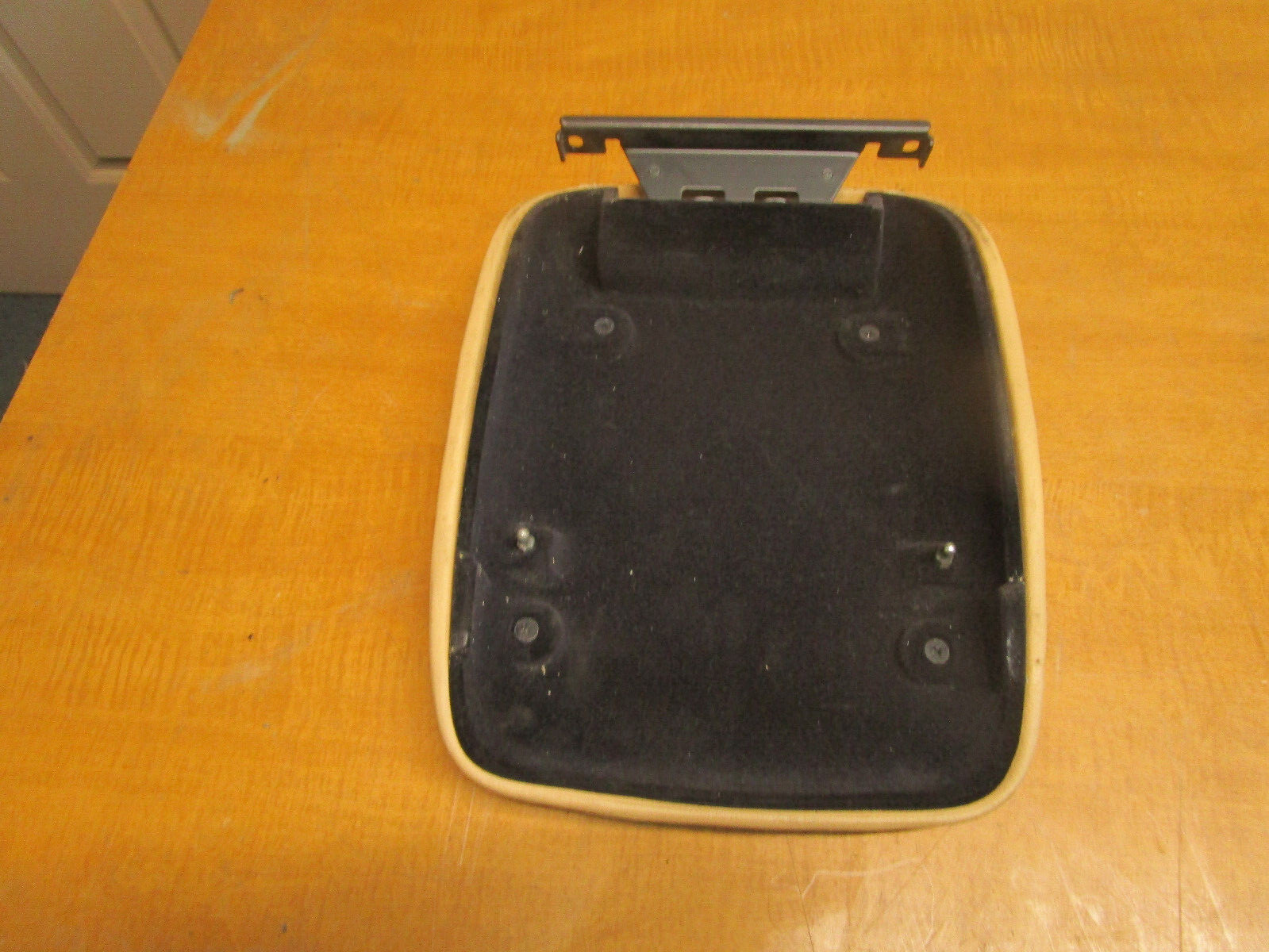 Maserati  4200 - Center Console Cover / Lid - Beige - P/N 66772800