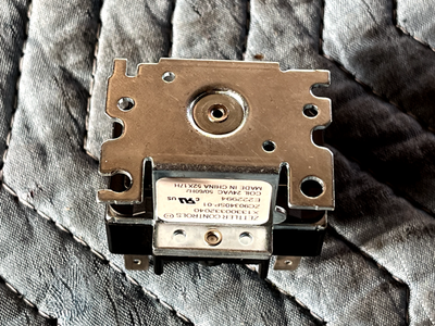 Zettler Controls X13300332040 ZC90340-SP-01 E222994 Control Relay  