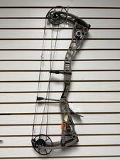 NEW Bowtech Proven 34 LD in Sandstone Right Hand 70# 27.5-33" Compound Bow