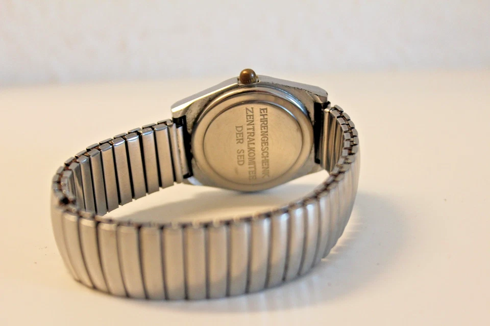 DDR Armbanduhr Uhr Ehrengeschenk Zentralkomitee SED Metall Herren silberfarben - Bild 3 von 4