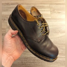 Vintage Dr. Martens low made in England boots 9