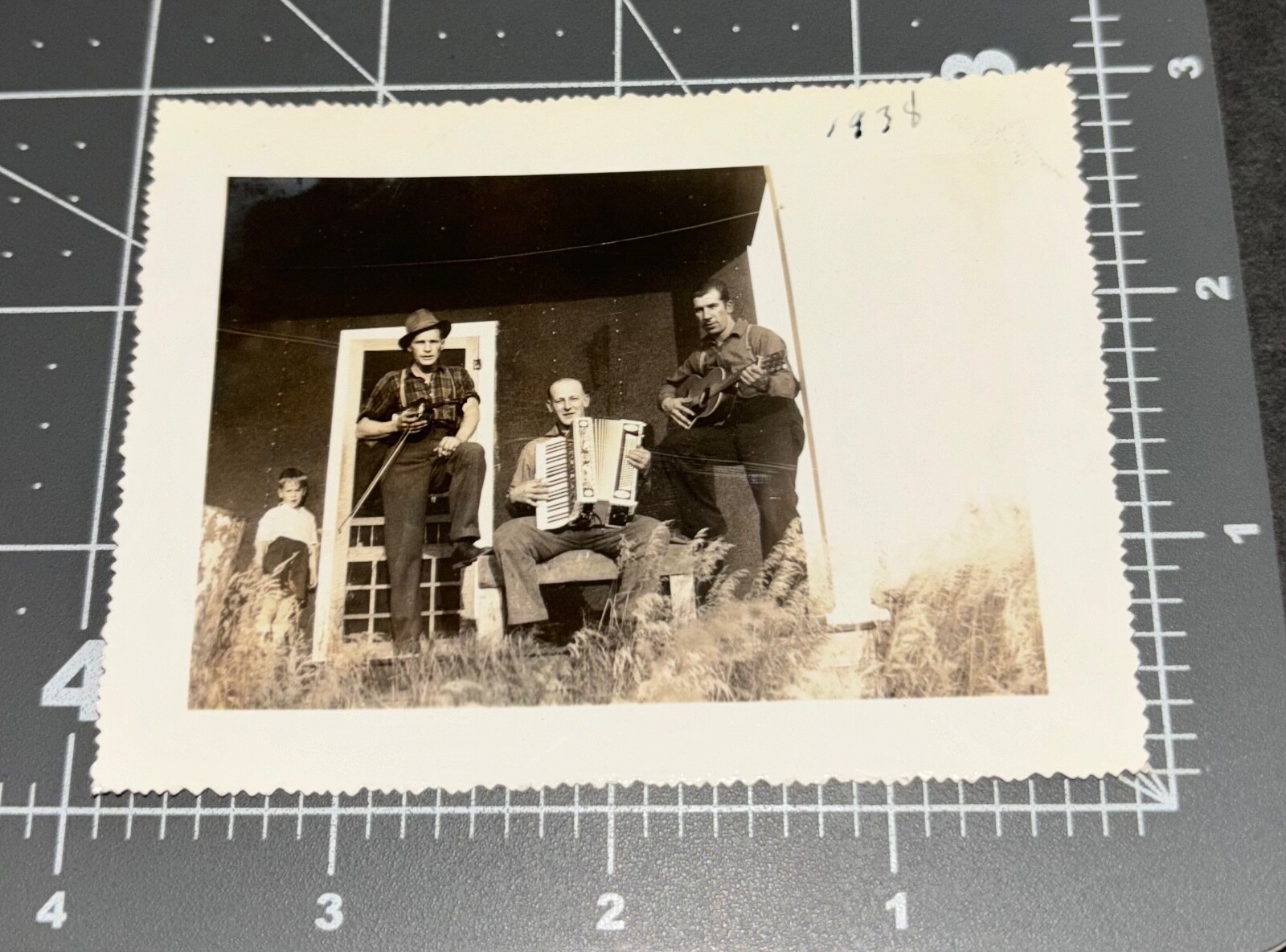 Country Music Men FIDDLE GUITAR INSTRUMENT Accordion Vintage Snapshot PHOTO