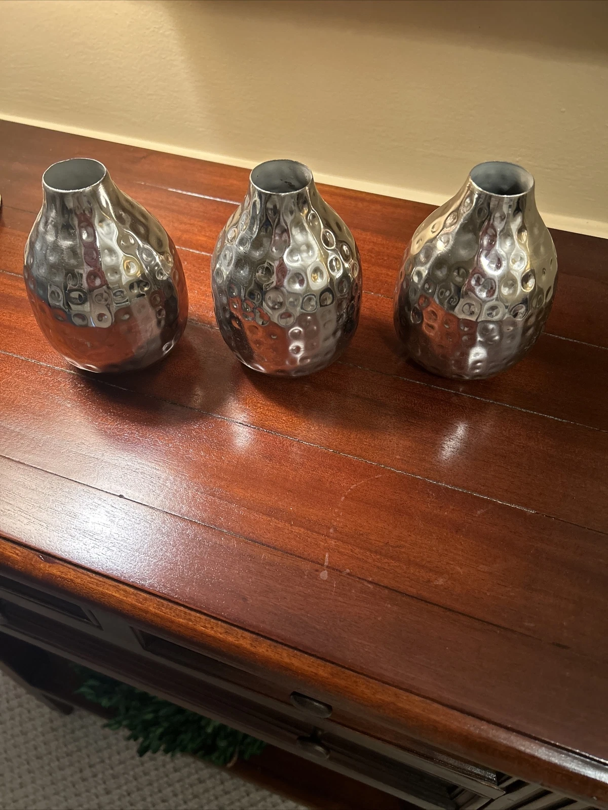 Hosley Set of 3 Metal Hammered Bud Vases Silver Finish 4.7” High New Boho Decor