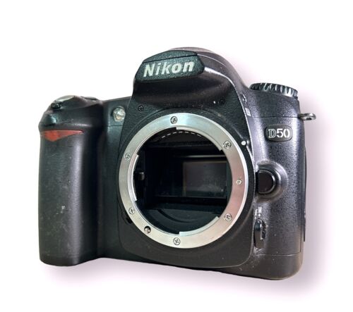 Nikon D 50 Body in Black Digitale DSLR Kamera mit 6,1 MP ungeprüft  - Bild 1 von 4