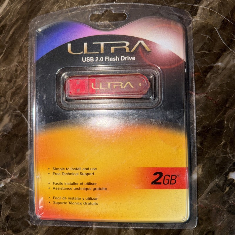 Ultra Computer Products 2008 USB 2.0 Retractable Flash Drive 2 GB new In Package