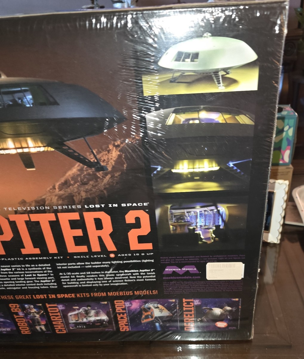 Moebius 1/35 Scale #913 Lost In Space 'The Jupiter 2'Model Kit