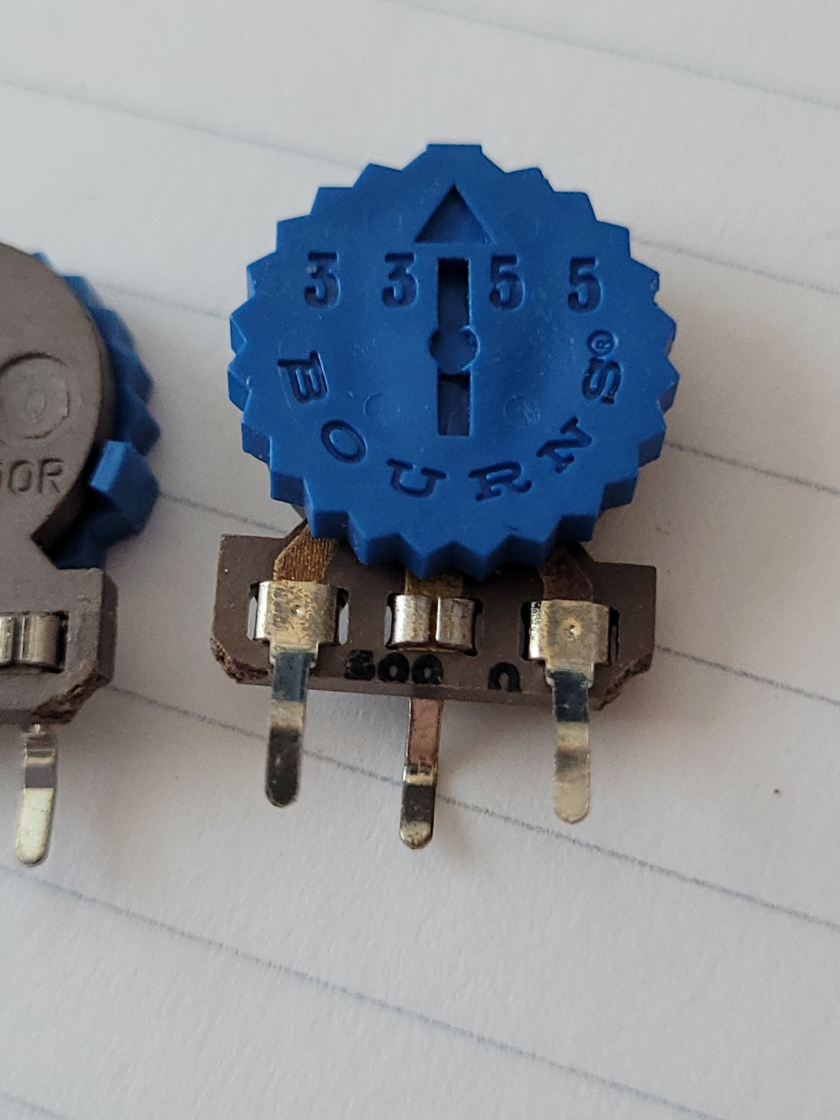 8 pcs - Bourns 500 Ohm Verticle Thumb Wheel Trimmer Potentiometer