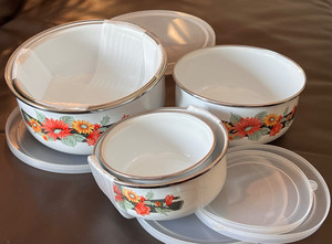 Vintage 5 Piece Mixing Bowl Set (Wild Flower design) with Lids in Original Box