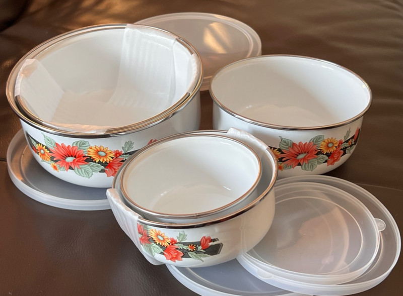 Vintage 5 Piece Mixing Bowl Set (Wild Flower design) with Lids in Original Box