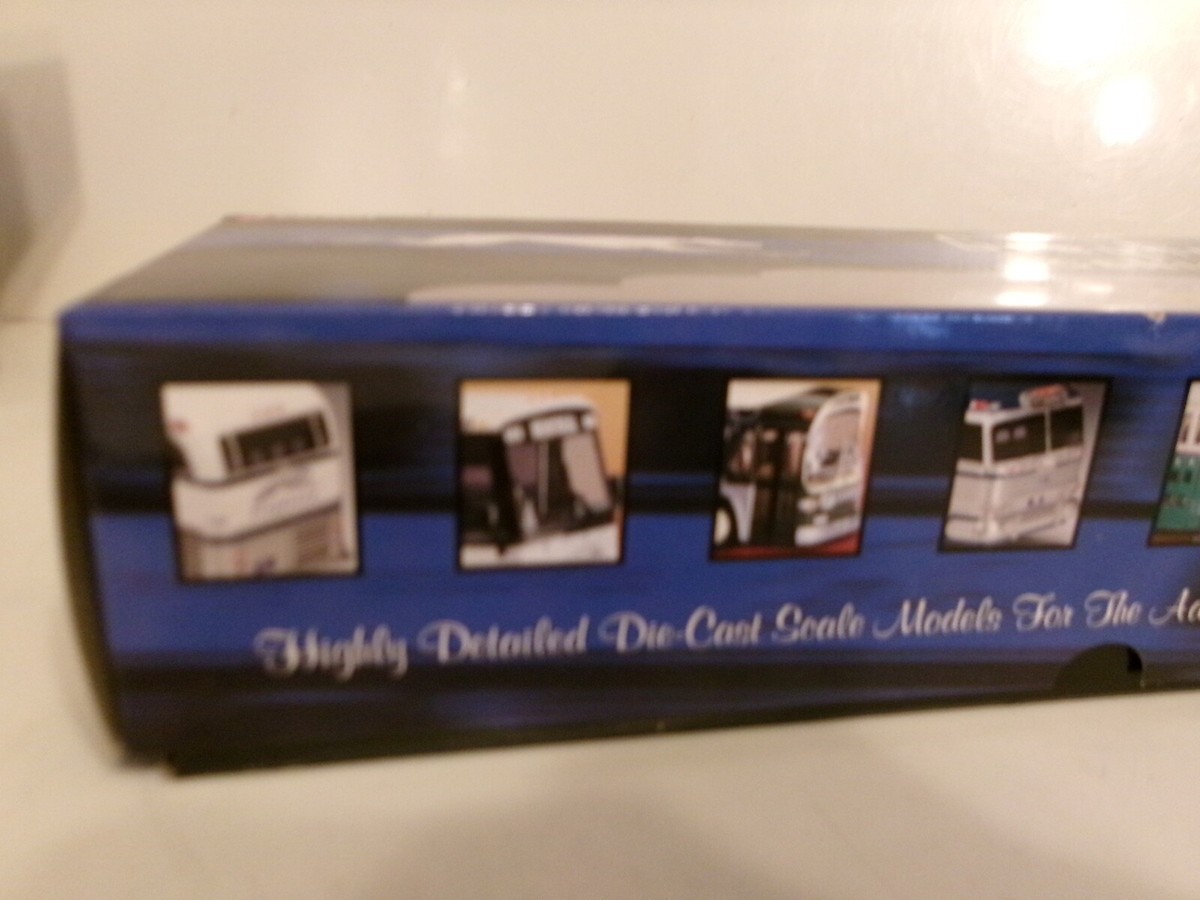 Corgi 1/50 GM 4501 Greyhound Scenicruiser Pittsburgh Item US54405