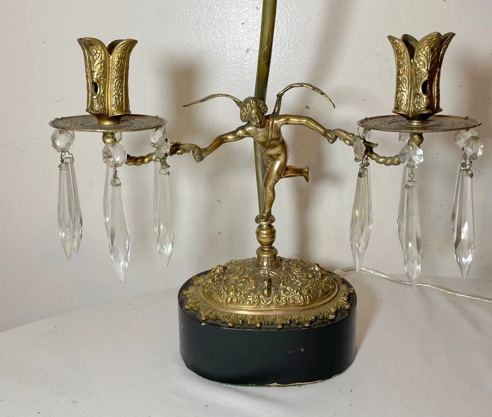 2 lámparas de mesa antiguas ornamentadas estilo victoriano figurativo bronce madera ángel querubín Foto 4 de 4
