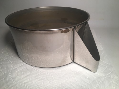 ACME Supreme Juicerator Pro Juicer Model 6001 BOWL SPOUT Replacement Part - Picture 2 of 3