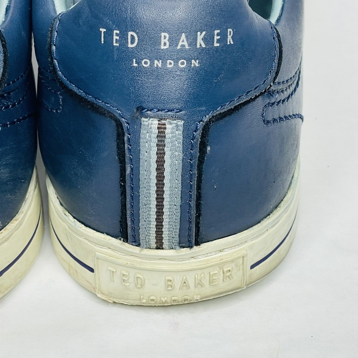 Ted Baker London Men display picture 3