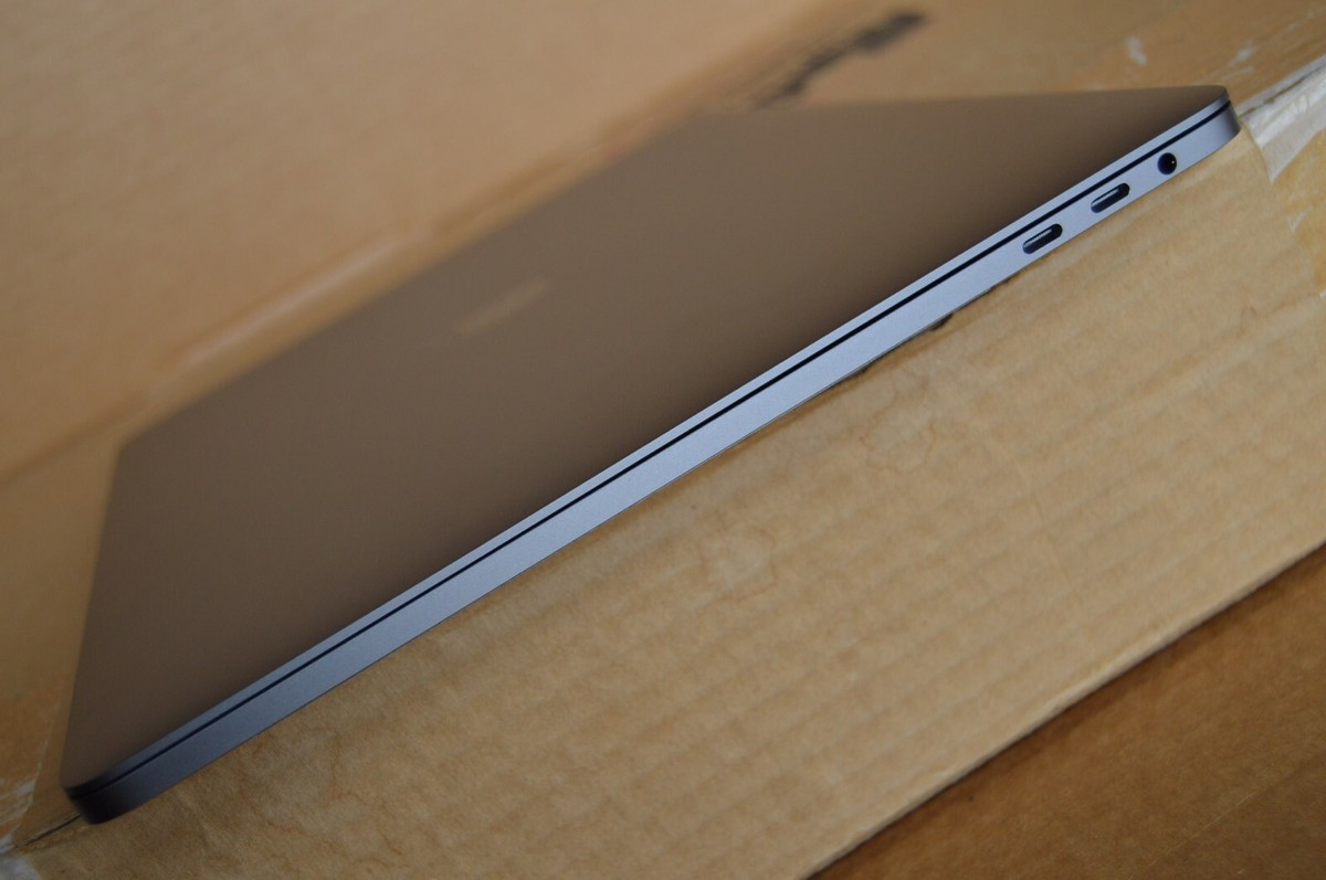 本日限定セール　Apple MacBook A1707 本体 APPLE A1707