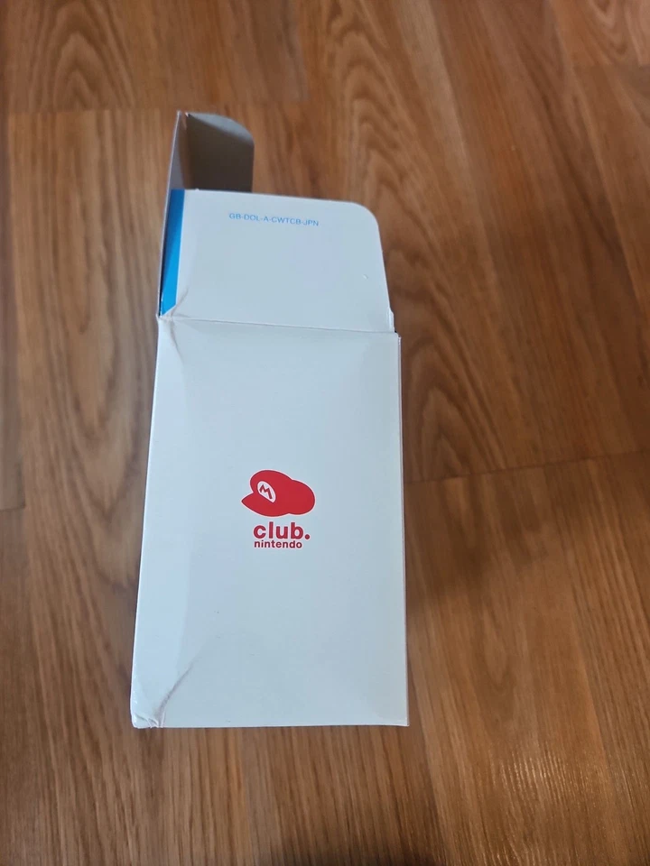 Club Nintendo GameCube Controller Limited Edition Mint (box shows wear) - Image 3 of 4