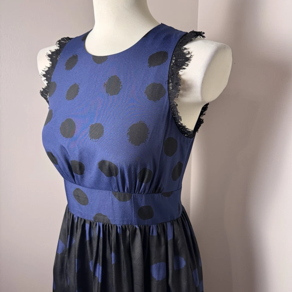 Vestido COREY LYNN CALTER espalda abierta encaje ribete hasta la rodilla AZUL-NEGRO / TALLA 4 Foto 4 de 4