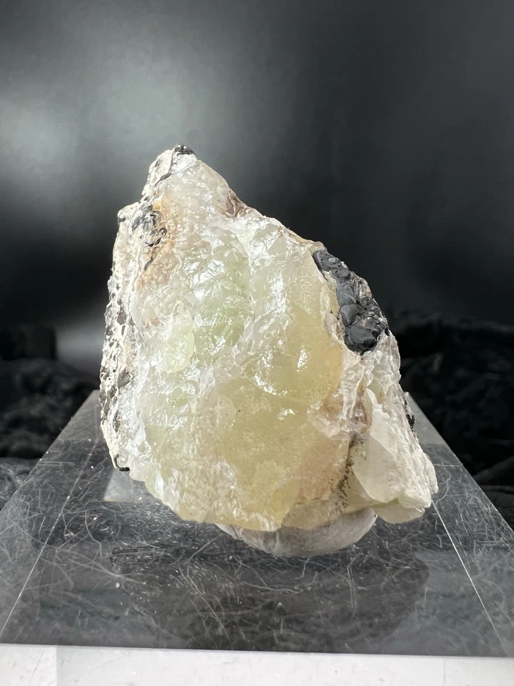 Fluorescent Smithsonite El Potosi Mine, Santa Eulalia, Chihuahua, Mexico 38 g - Image 2 of 4