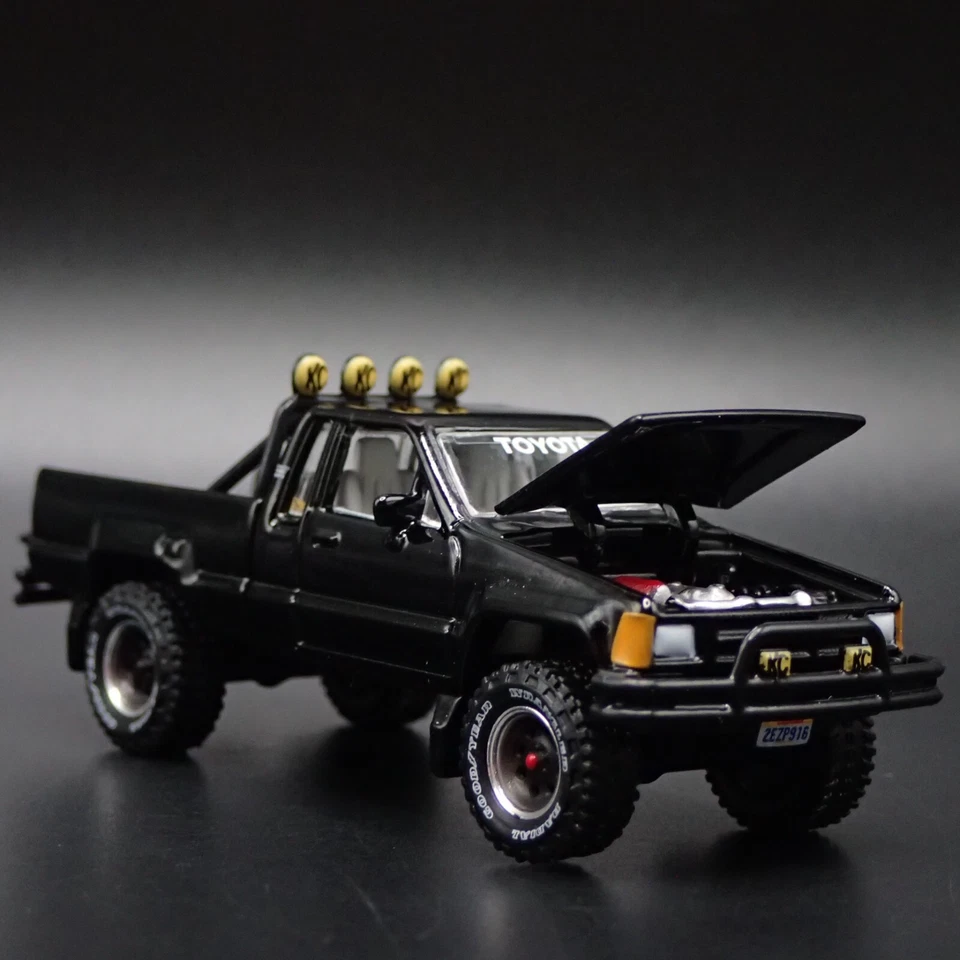 1985 85 TOYOTA SR5 PICKUP TRUCK BACK TO THE FUTURE 1/64 SCALE DIECAST MODEL CAR - Image 4 of 4