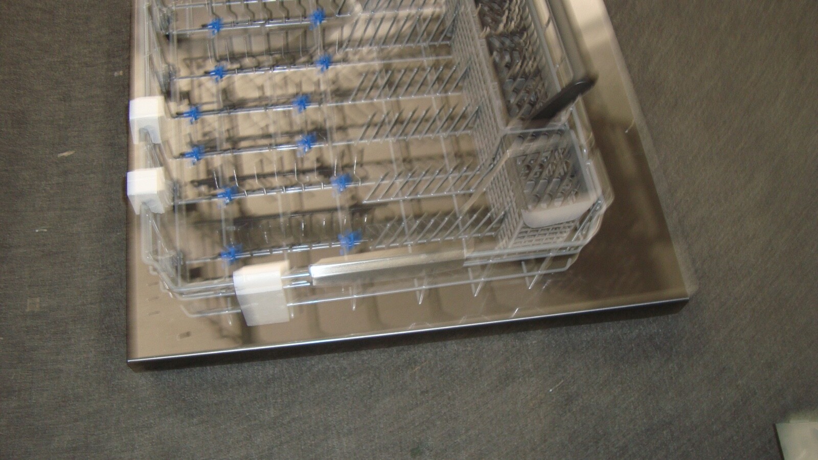 SAMSUNG & MIDEA DISHWASHER LOWER RACK ASSEMBLY PART DD8102613A03