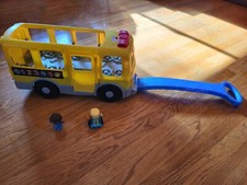 Fisher-Price Little People Yellow School Bus Musical Pull Toy Smart Stages