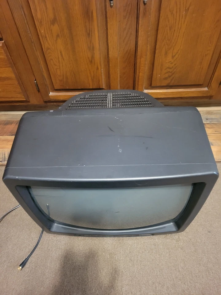 Orion TV1927  13" CRT TV Retro Gaming Television Vintage Color Screen No Remote - Image 4 of 4