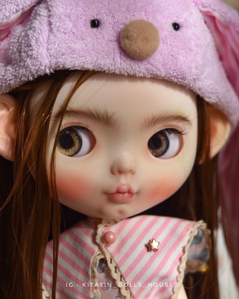 Blythe custom re-apint face-up OOAK By Kitasin Dolls House