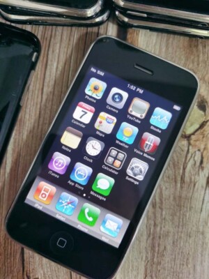 Apple iPhone 3G 3GS iSO 8GB 16GB 32GB Black White Unlocked