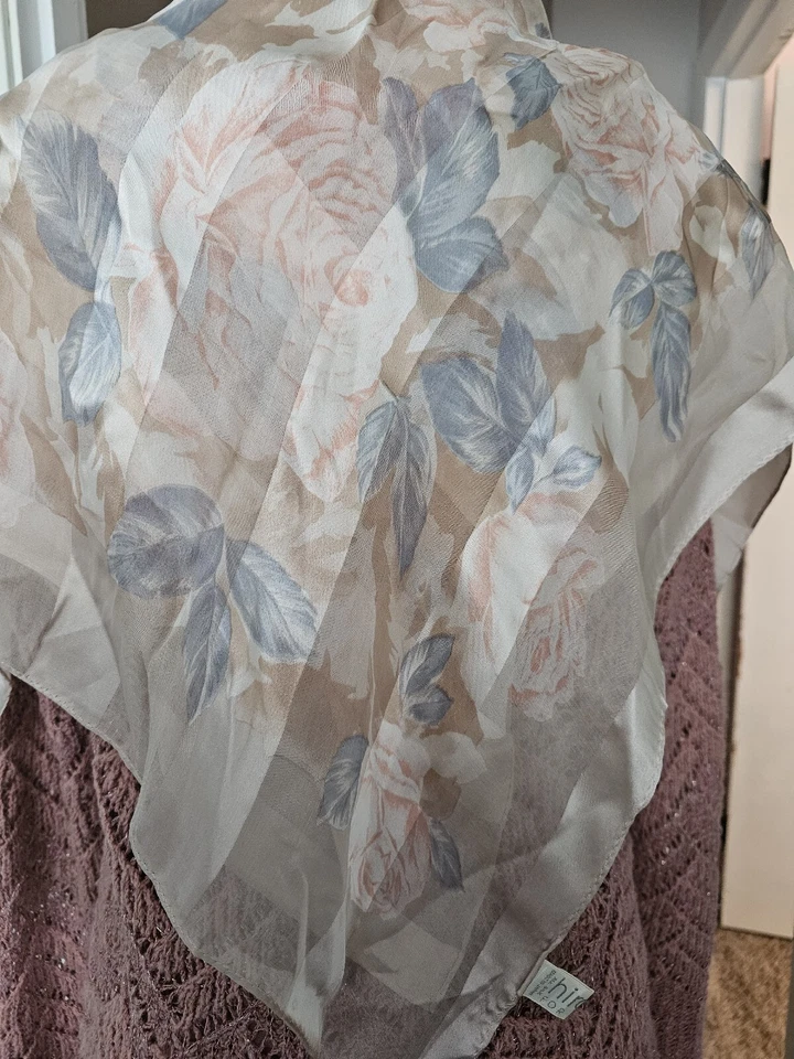 Bufanda cuadrada de seda con estampado de rosas Hiroko para Dozo de colección color topo/azul gris/cobre Japón Foto 4 de 4