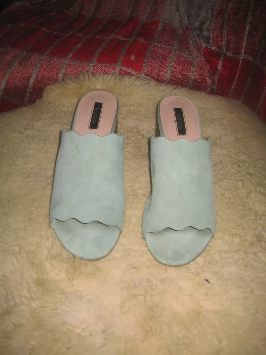 Lovely Kensie Halo Green Suede Sandals Size 10