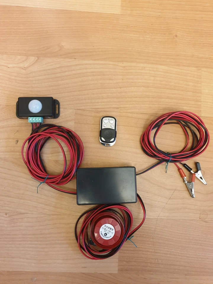 Motion Sensor Alarm 12v/240v security system, remote option.120db siren/Strobe - Image 3 of 4