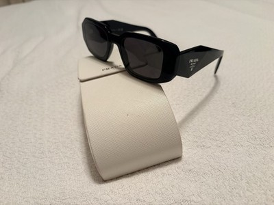 PRADA オーバーサイズサングラス ブラック PRADA Oversized Rectangle Black Women's Sunglasses Plastic Frame